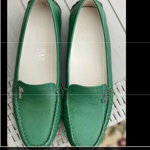 Green leather Gucci loafers, flats size 6.5